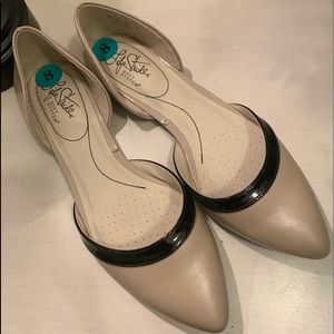 Taupe/black dress flats